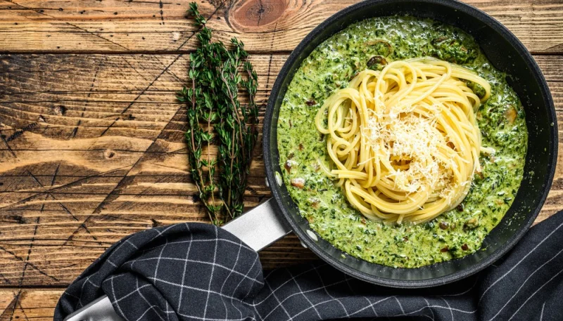 Espaguetis en salsa verde