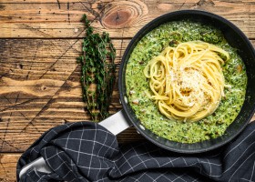 Espaguetis en salsa verde