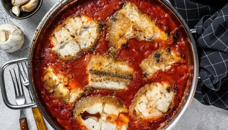 Guiso de merluza con tomate