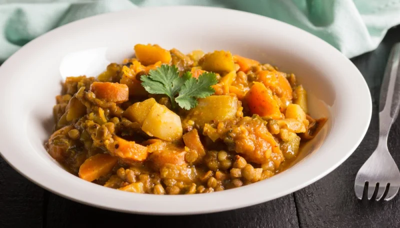 Lentejas con verduras y patatas al curry