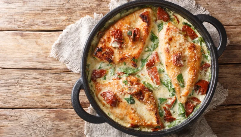 Pollo con espinacas y salsa de yogurt