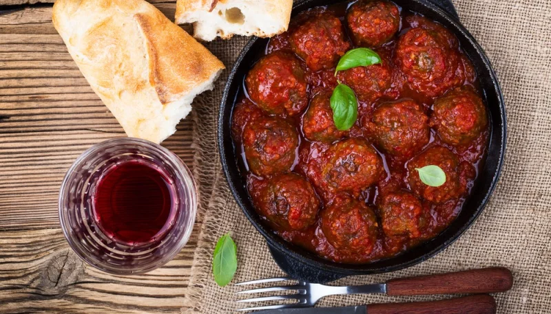 Albóndigas al vino tinto