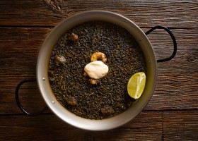 Arroz negro con langostinos