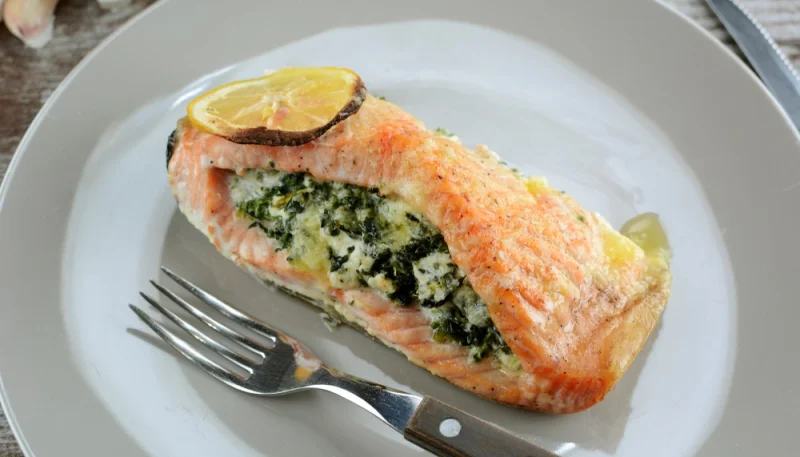 Salmón relleno de verduras