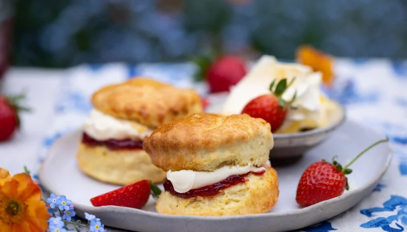 Scones de fresas (panecillos ingleses)