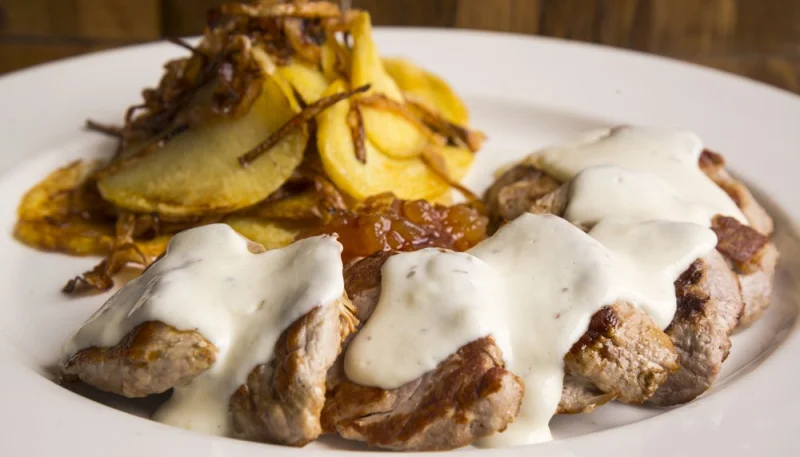 Solomillo de cerdo en salsa de nata