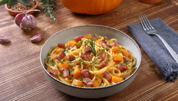 Espaguetis con carbonara de calabaza