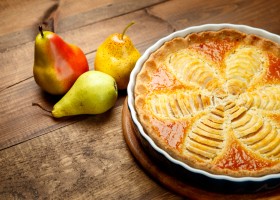 Tarta de peras, limón y coco