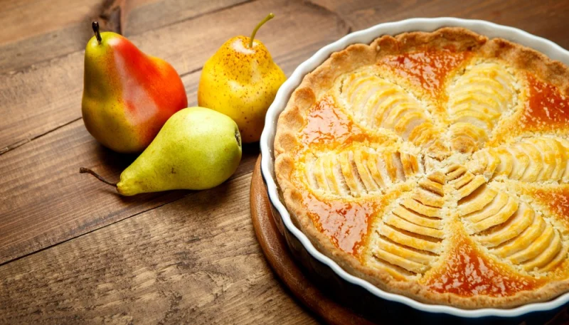 Tarta de peras, limón y coco