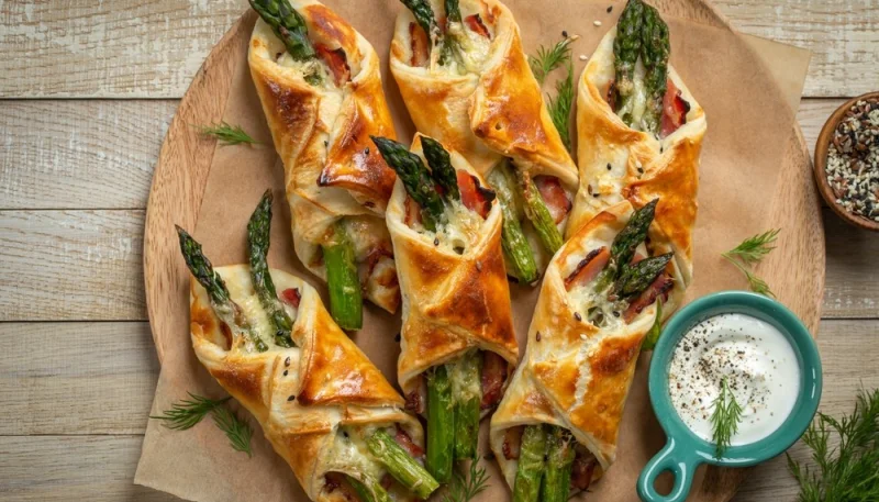 Espárragos envueltos en hojaldre