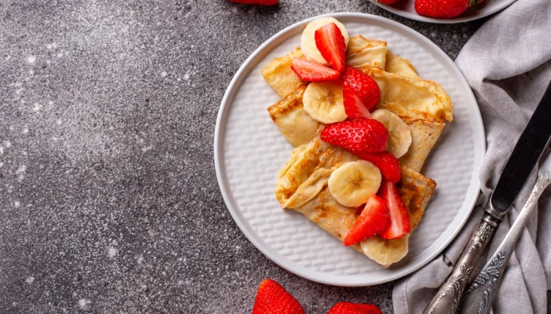 Crepes integrales con fresas y plátano
