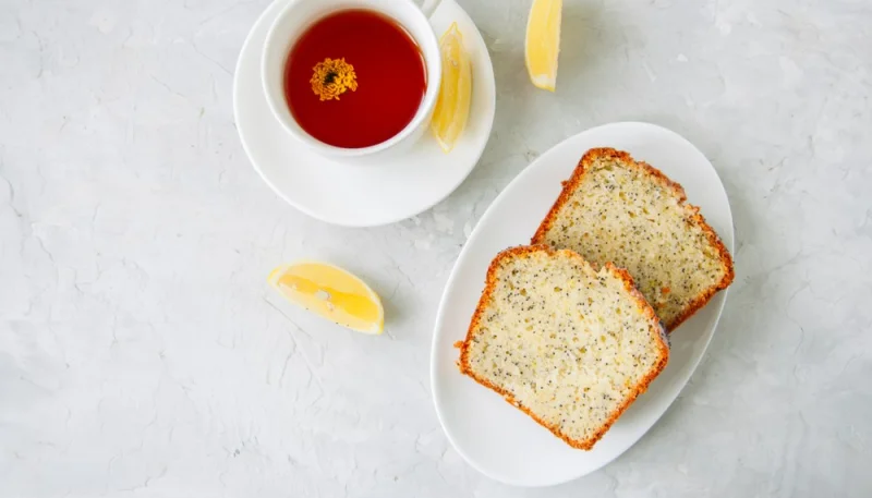 Tarta de yogur griego y queso fresco desnatado con semillas de amapola