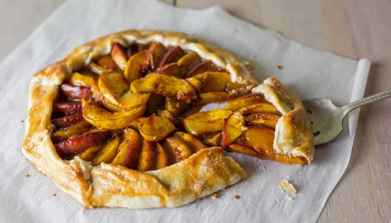 Tarta rústica de melocotón