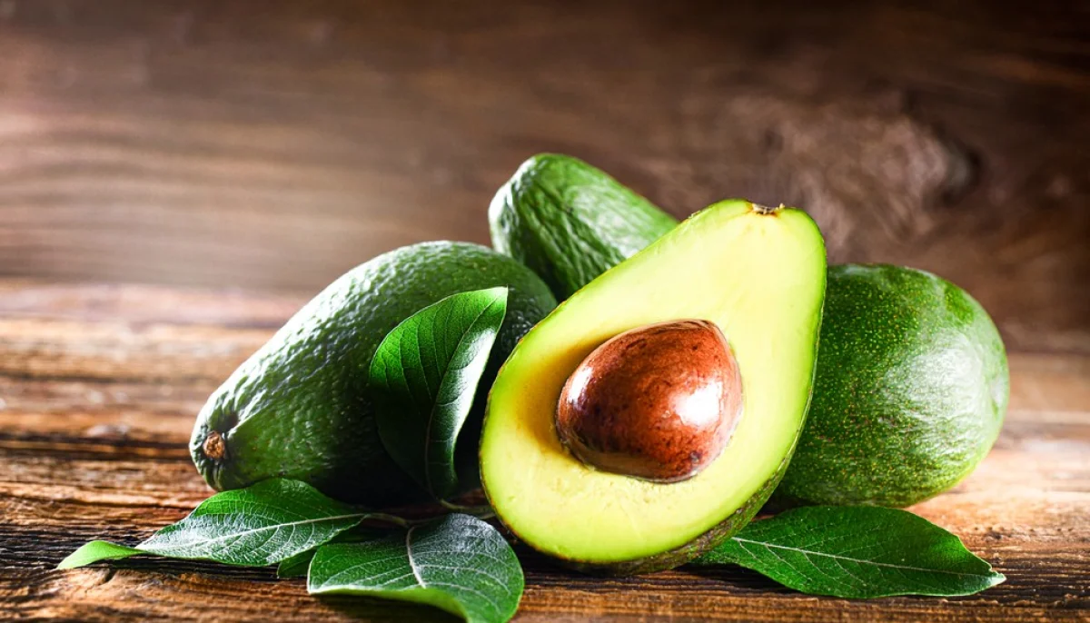¿Cómo madurar un aguacate en casa rápidamente?