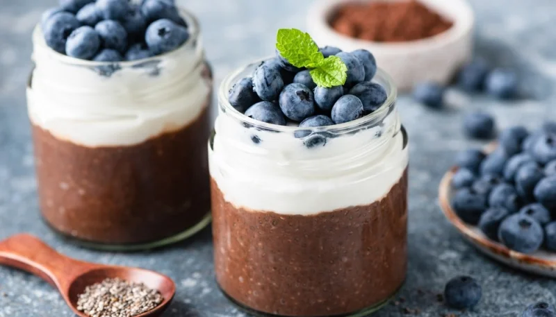 Pudín de chía y chocolate con yogur