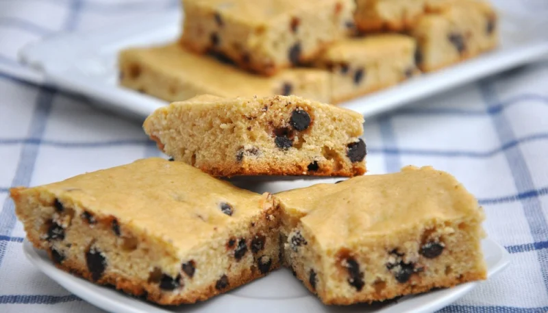 Blondie con chispas de chocolate