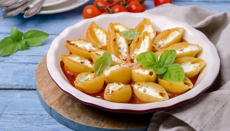 Caracolas rellenas de queso ricotta y espinacas