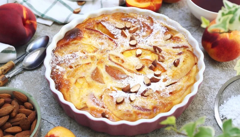 Clafoutís de melocotón y almendra