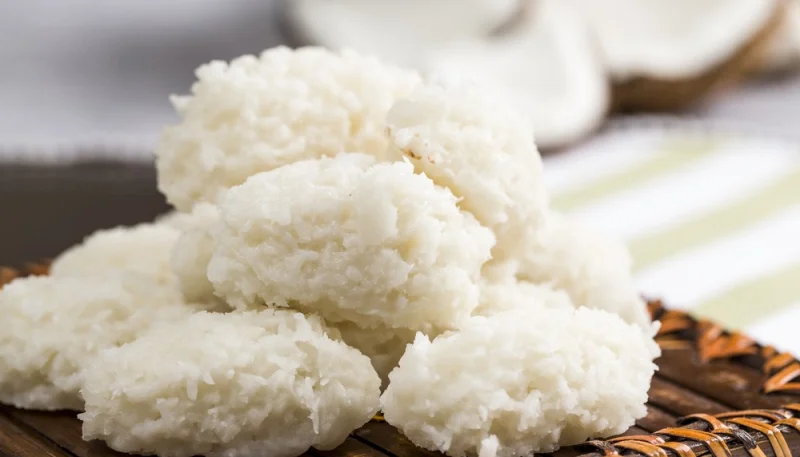 Cocadas blancas con leche condensada