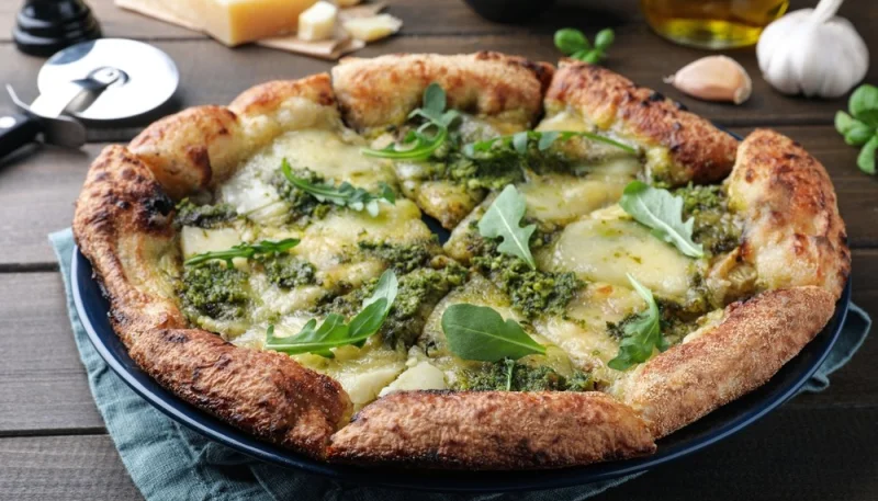 Pizza verde al pesto