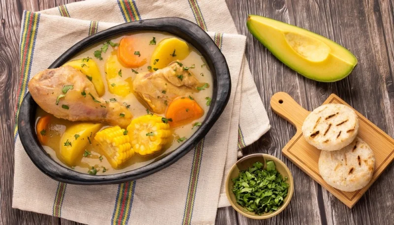 Sancocho de pollo colombiano