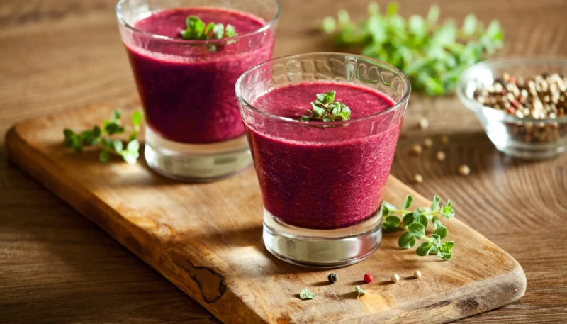 Vasitos de remolacha y queso cremoso